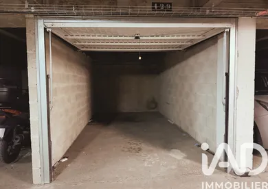 Parking à Paris (75011)