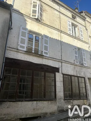 Maison de ville à Montmoreau (16190)