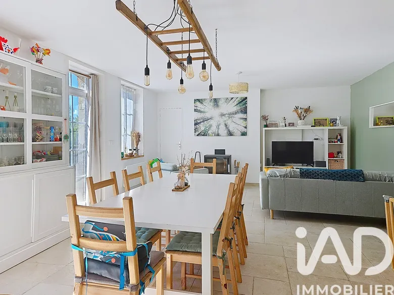 Maison 6 pièces 142 m² · à Ambillou · 142,4 m² · 294 000 €