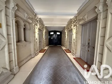 Apartment in Paris (75009)