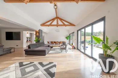 Architectural house in Grosrouvre (78490)