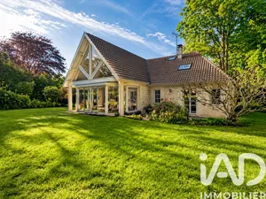 Architectural house in Angicourt (60940)