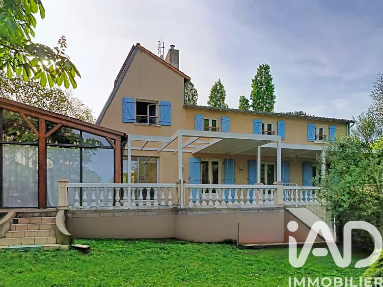 Maison 8 pièces 240 m² · à Bougon · 240 m² · 270 000 €