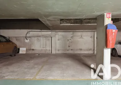 Parking à Paris (75020)