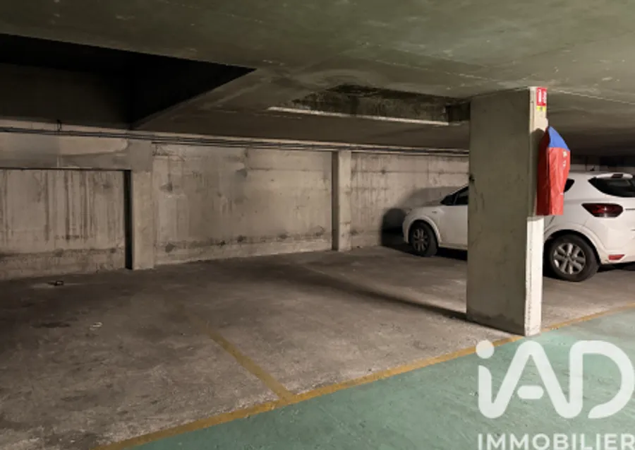 Parking à Paris (75020) photo 3