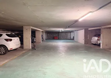 Parking à Paris (75020)