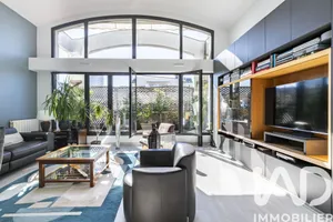 Apartment in Puteaux (92800)