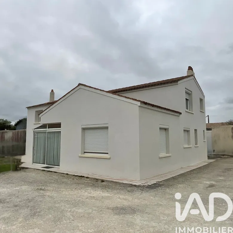 Maison 6 pièces 163 m² · à Vérines · 163 m² · 354 000 €
