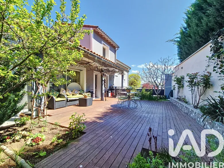 Maison 5 pièces 163 m² · à Vals-près-le-Puy · 163 m² · 335 000 €
