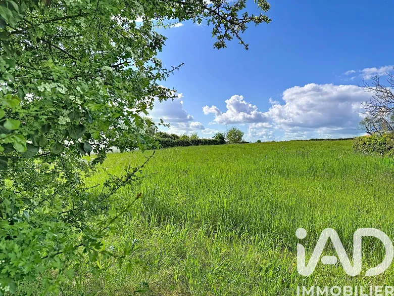 Terrain 1694 m² · à Saint-Michel-le-Cloucq · 55 000 €