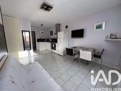 Apartment in Hyères (83400)