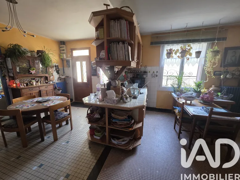 Maison 9 pièces 238 m² · à Cinq-Mars-la-Pile · 238 m² · 230 000 €