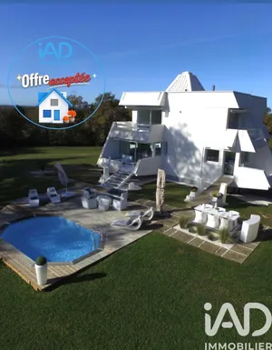 Architectural house in Saint-Loubouer (40320)