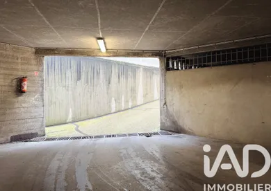 Parking à Paris (75019)