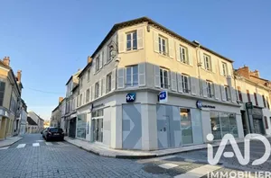 Building in Villeneuve-sur-Yonne (89500)