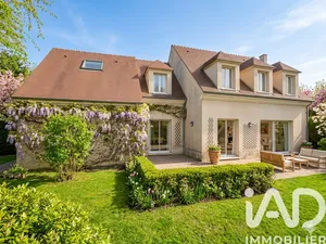 House in Louveciennes (78430)