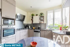 Maison à Sainte-Geneviève-des-Bois (91700)