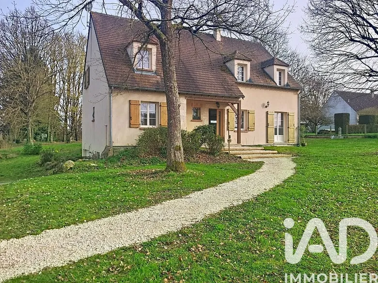 Maison 8 pièces 190 m² · à Vallery · 190 m² · 305 000 €