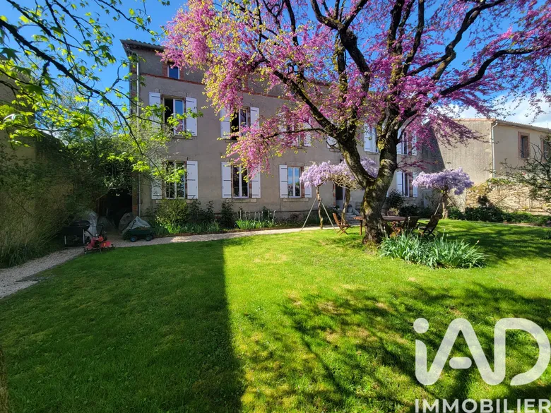 Maison 12 pièces 366 m² · à Pouzauges · 366 m² · 429 000 €