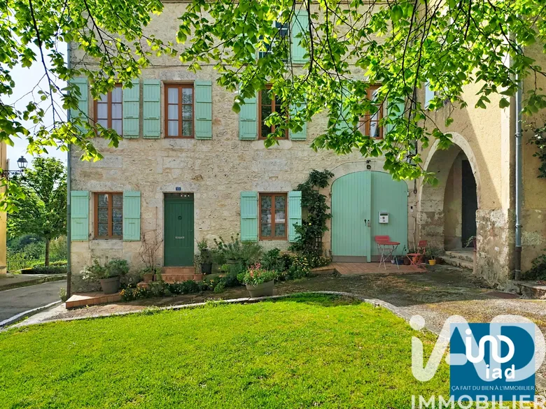 Maison 8 pièces 216 m² · à Saint-Clar · 216 m² · 230 000 €