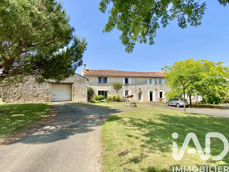 Maison 8 pièces 346 m² · à Rives-du-Fougerais · 346 m² · 250 000 €