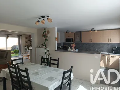 Townhouse in Houdan (78550)