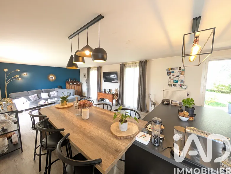 Maison 5 pièces 118 m² · à Montamisé · 118 m² · 235 000 €