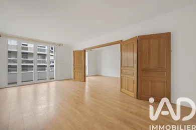 Apartment in Paris (75016)