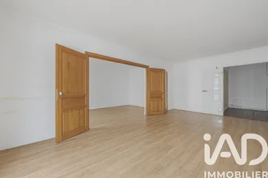 Apartment in Paris (75016)