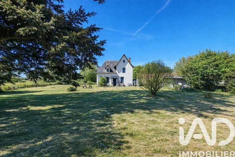 Maison 5 pièces 121 m² · à Savigné · 121 m² · 93 600 €