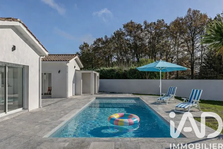 Maison 5 pièces 165 m² · à Saint-Jean-d'Illac · 165 m² · 534 000 €
