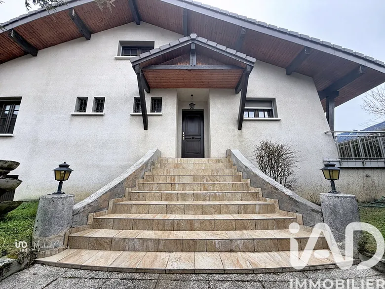 Maison 6 pièces 182 m² · à Cluses · 182 m² · 419 000 €