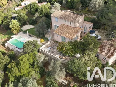 Maison de campagne à Solliès-Toucas (83210)