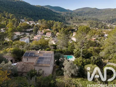 Maison de campagne à Solliès-Toucas (83210)