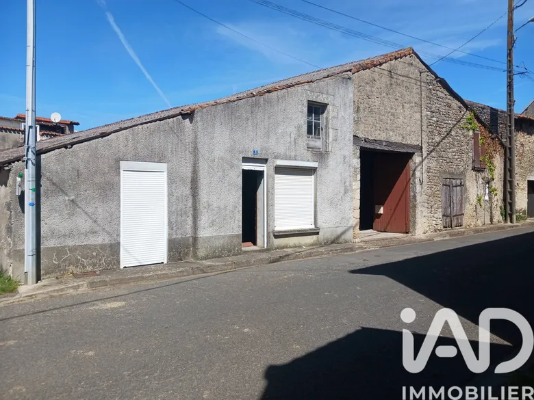 Parking 225 m² · à Saint-Secondin · 225 m² · 35 000 €