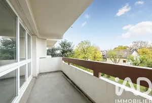 Apartment in Chatou (78400)