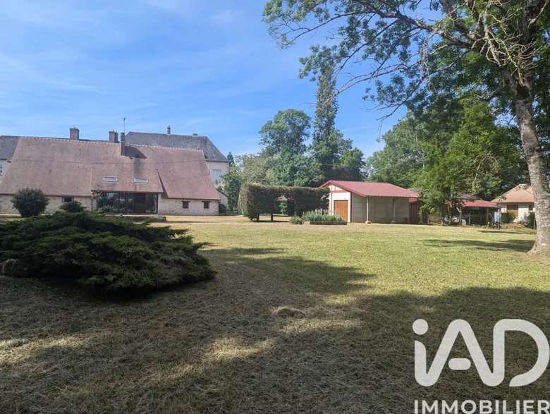 Maison 8 pièces 215 m² · à Batilly-en-Puisaye · 215 m² · 219 000 €