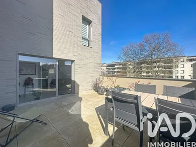 Apartment in Fontaines-sur-Saône (69270)