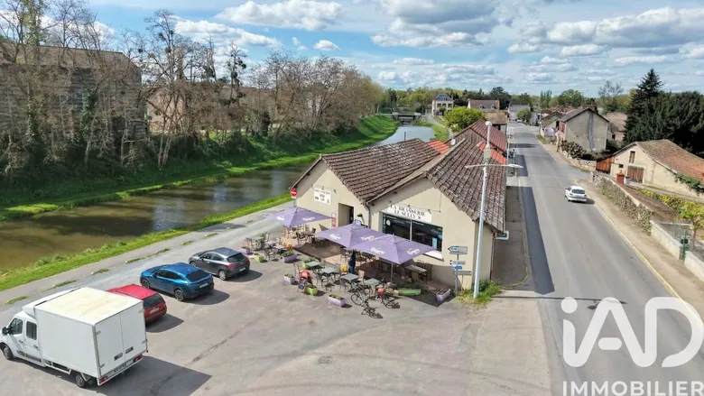 Local commercial 380 m² · à Vallon-en-Sully · 380 m² · 114 000 €