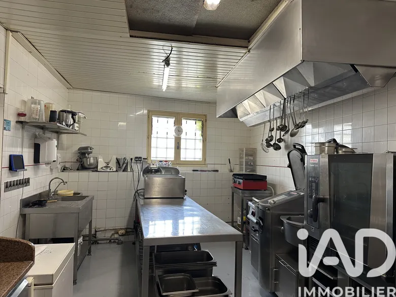 Restaurant à Saint-Martin-des-Noyers (85140) · 200 m² · 112 000 €