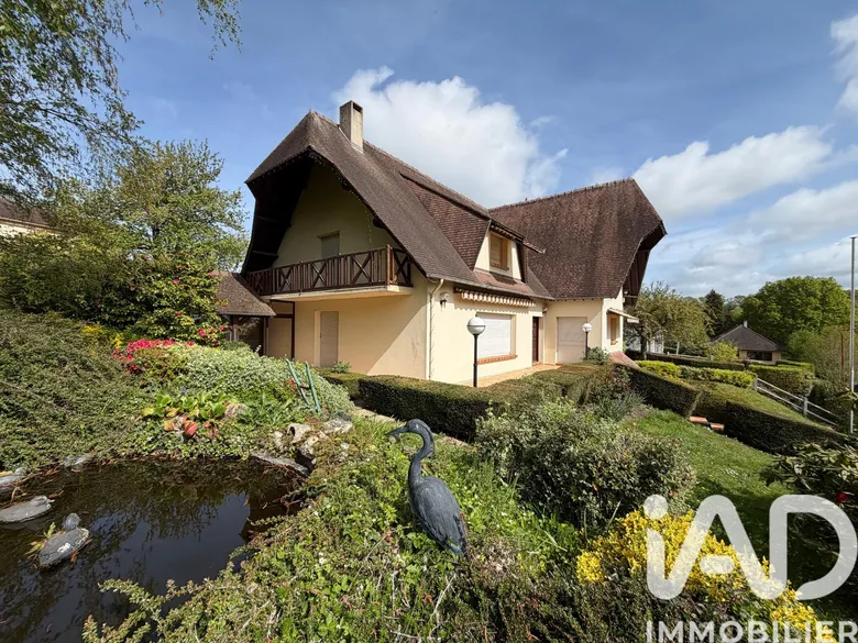 Maison 7 pièces 222 m² · à Saint-Ouen-du-Tilleul · 222 m² · 282 000 €