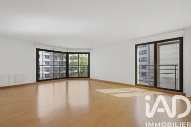 Apartment in Paris (75016)