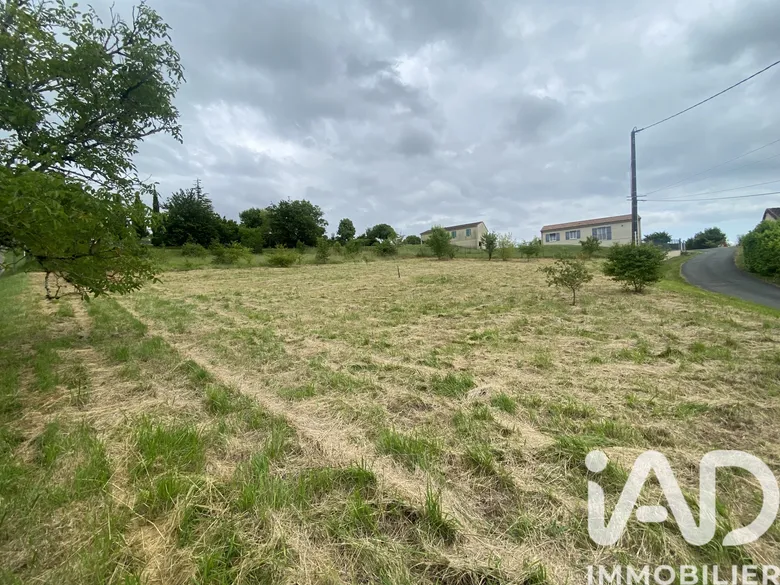 Terrain à bâtir à Villetoureix (24600) · 20 500 €
