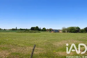 Terrain à bâtir à Les Pins (16260)