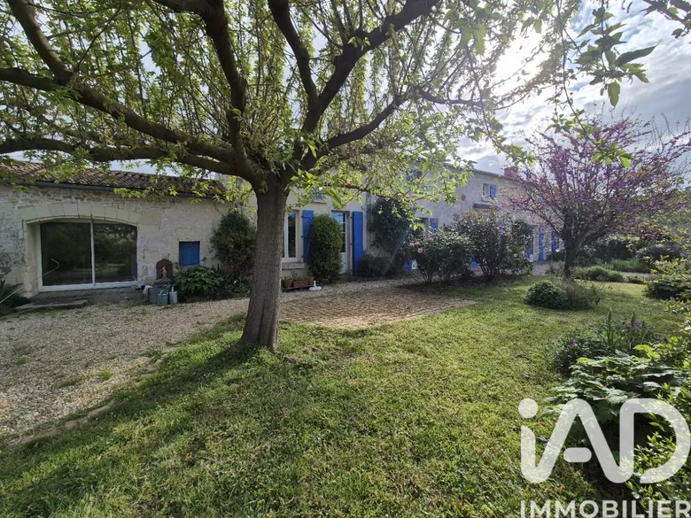 Maison 5 pièces 188 m² · à Saint-Léger-de-Montbrun · 188 m² · 189 000 €