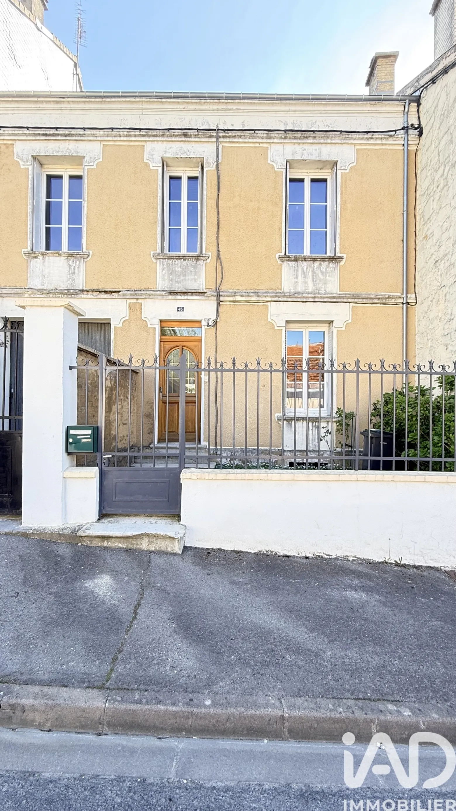 Vente maison à Vouziers (08400) : maison de ville 5 pièces 128 m² — 2