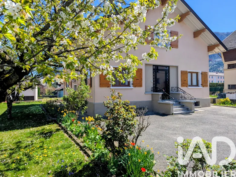 Maison 3 pièces 181 m² · à Saint-Pierre-en-Faucigny · 181,3 m² · 410 000 €