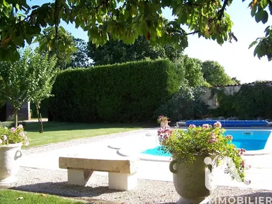 Mansion in Courcelles (17400)