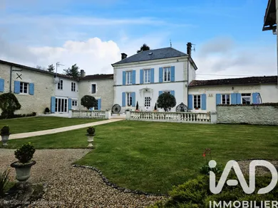 Mansion in Courcelles (17400)