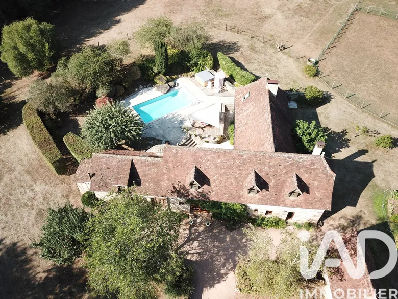 Maison 7 pièces 250 m² · à Le Bourg · 250 m² · 869 400 €